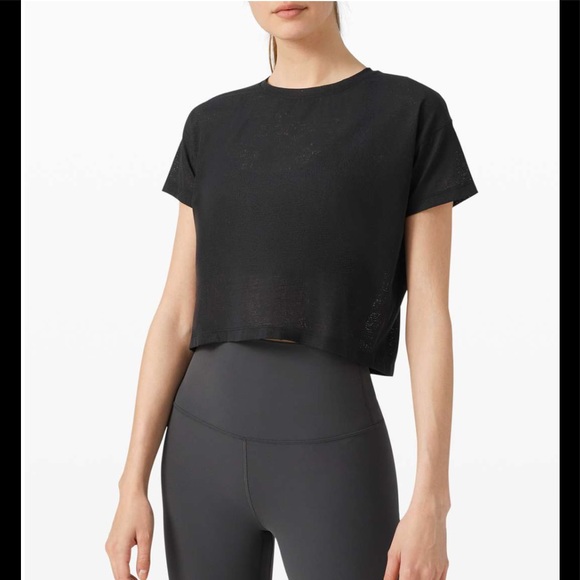 lululemon athletica Tops - Lululemon Cates Tee *Mesh in Black Size 4